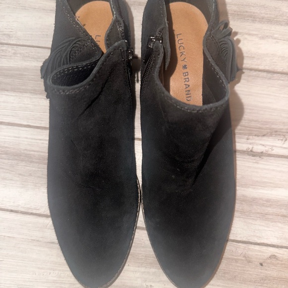 🍀 Lucky Brand black suede fringe booties - Picture 2 of 4